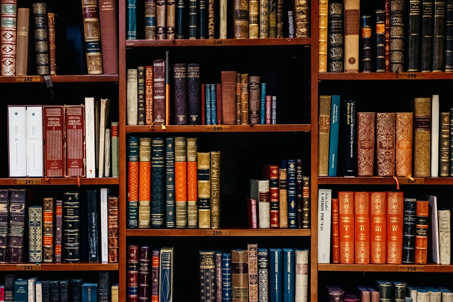 13 Best Real Estate Books for Beginners (2023)