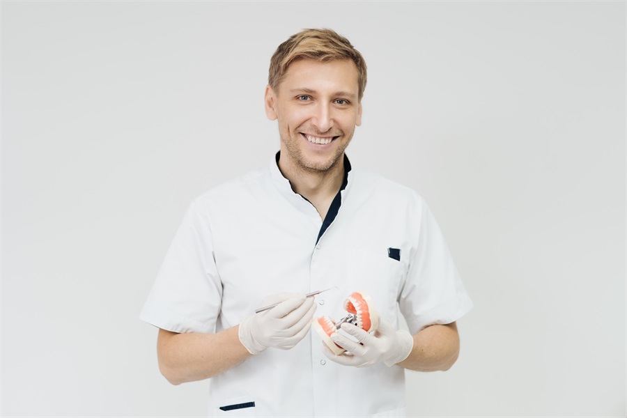 How Video Gaming Habits Can Impact Oral Health: Tips for Gamers to Protect Their Teeth