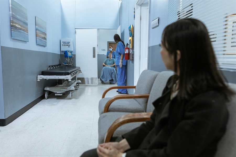 Choosing the Right Soundbar for a Relaxing Dental Waiting Room (Maintain Oral Health)